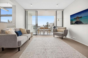 Surfers Paradise, Manly Beach I90, Sydney